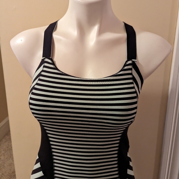 Lululemon Work it out black and pale green workout tops size 6 - Picture 4 of 7